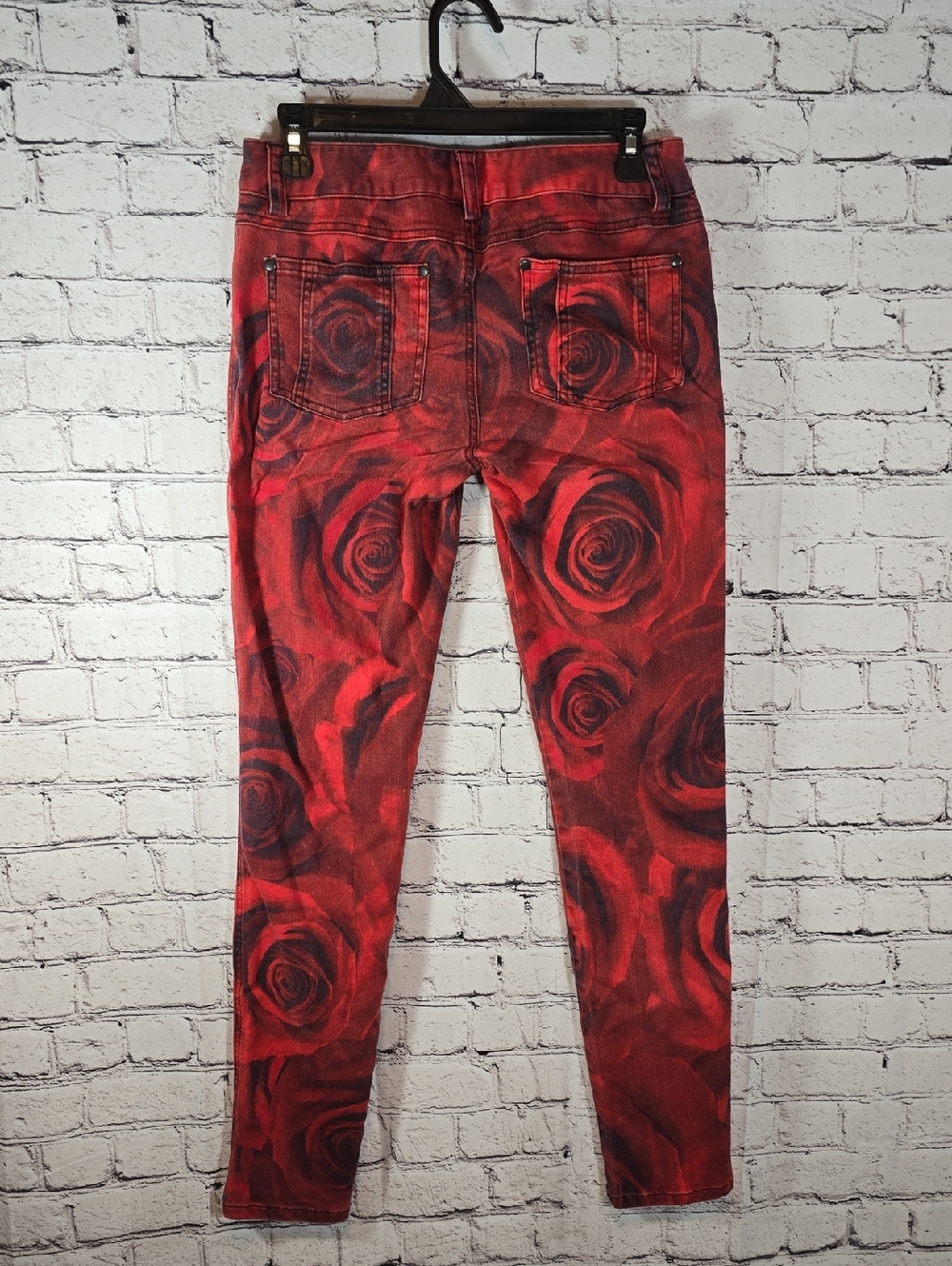 Alice + Olivia Red and Black Floral Low-Rise Jeans Size 8 - Picture 8 of 14